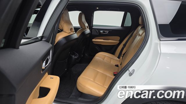 Volvo V60 Cross Country (II) B5 Ultimate AWD 2023 — фото 11