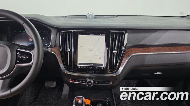 Volvo V60 Cross Country (II) B5 Ultimate AWD 2023 — фото 14