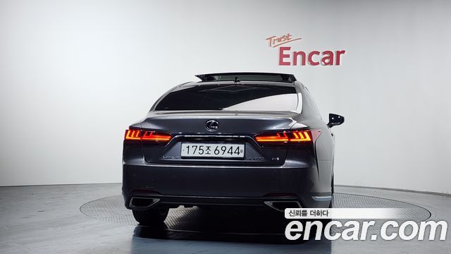 Lexus LS500 (V) 3.5 Luxury AWD 2022 — фото 4