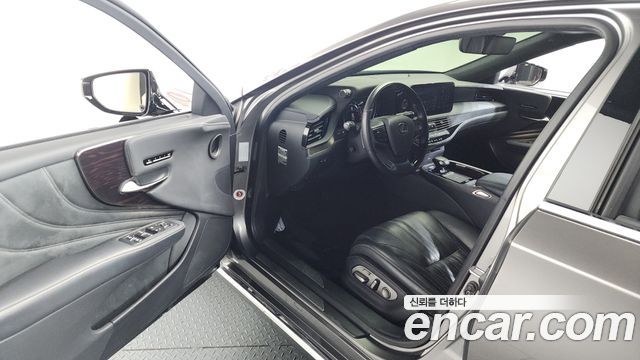 Lexus LS500 (V) 3.5 Luxury AWD 2022 — фото 10