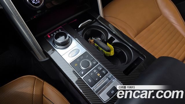 Land Rover Discovery 5 3.0 TD6 HSE Luxury 2017 — фото 9