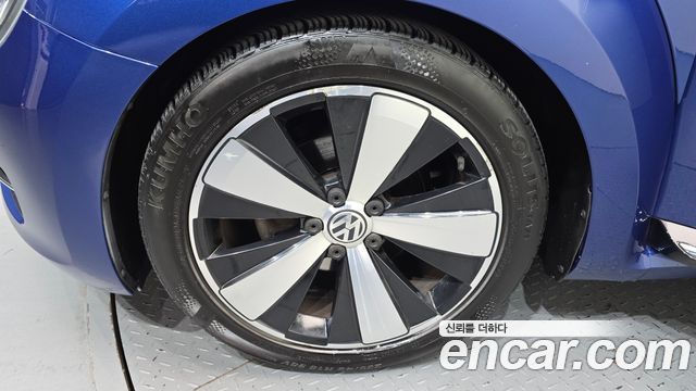 Volkswagen Beetle 2.0 TDI Premium 3rd 2013 — фото 5