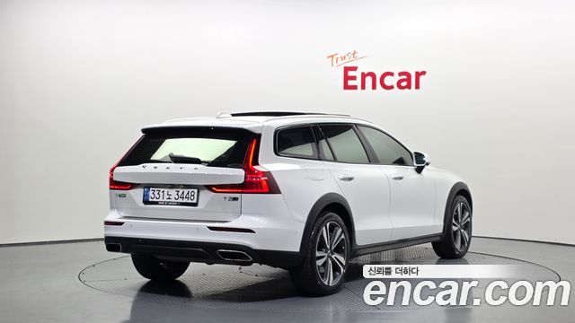 Volvo V60 Cross Country (II) T5 Pro AWD 2020 — фото 2