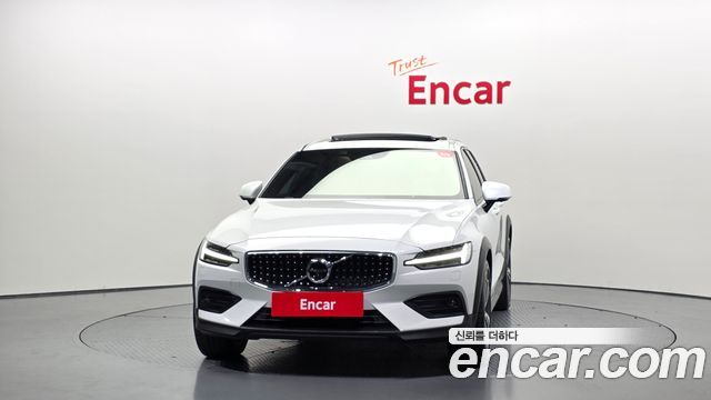 Volvo V60 Cross Country (II) T5 Pro AWD 2020 — фото 3
