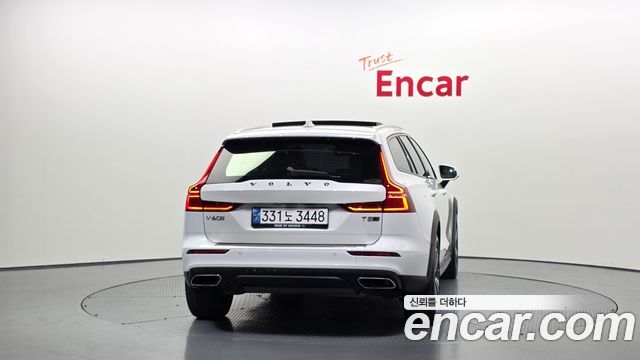 Volvo V60 Cross Country (II) T5 Pro AWD 2020 — фото 4