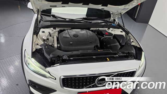 Volvo V60 Cross Country (II) T5 Pro AWD 2020 — фото 6