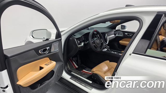 Volvo V60 Cross Country (II) T5 Pro AWD 2020 — фото 10