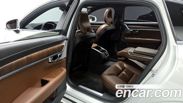 Volvo S90 B6 AWD Inscription 2021 — фото 16