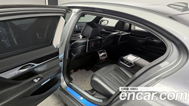 BMW 7 Series (G11) 730Ld xDrive M Sport 2017 — фото 11