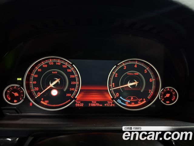 BMW 5 Series (F10) 528i 2015 — фото 8