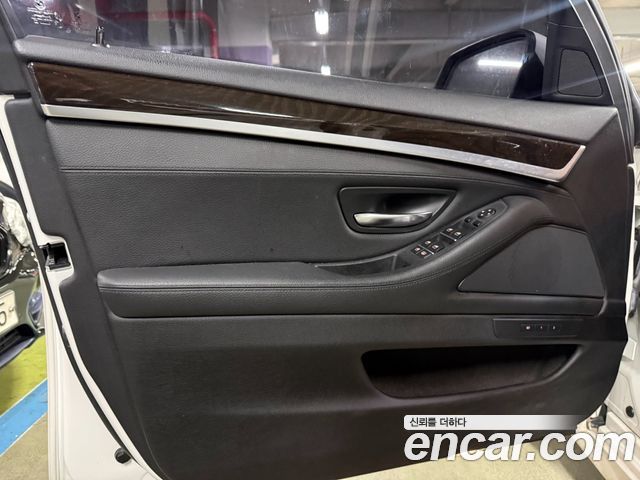 BMW 5 Series (F10) 528i 2015 — фото 23