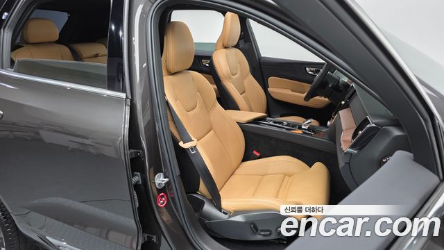 Volvo XC60 (II) B6 Ultimate Bright 2024 — фото 10