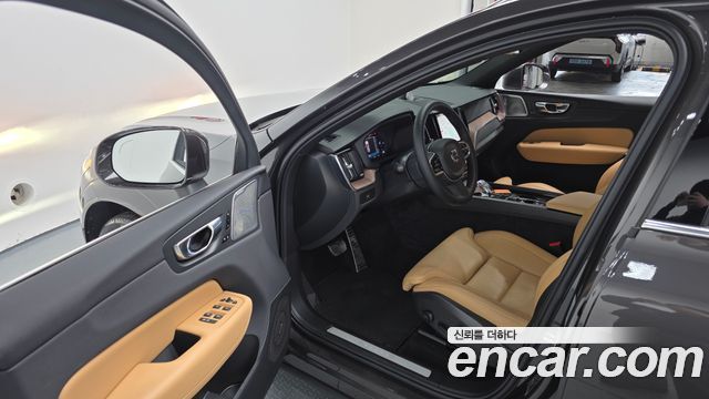 Volvo XC60 (II) B6 Ultimate Bright 2024 — фото 11