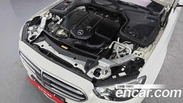 Mercedes-Benz E-Class (W213) E220d 4MATIC Exclusive 2022 — фото 6