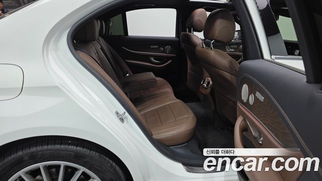Mercedes-Benz E-Class (W213) E220d 4MATIC Exclusive 2022 — фото 12