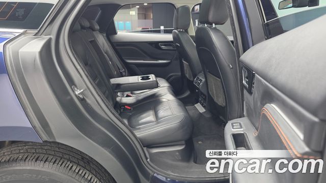 Jaguar F-PACE 20d Prestige 2018 — фото 16