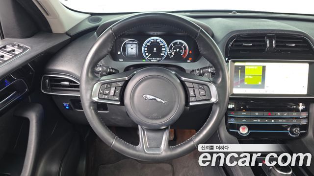 Jaguar F-PACE 20d Prestige 2018 — фото 17