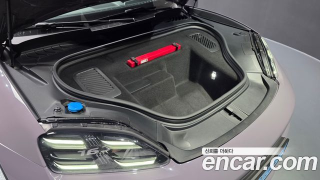 Porsche Macan EV Turbo 2025 — фото 6