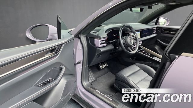 Porsche Macan EV Turbo 2025 — фото 10