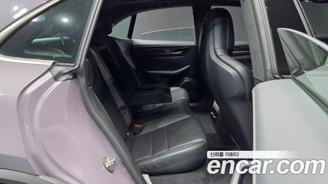 Porsche Macan EV Turbo 2025 — фото 12