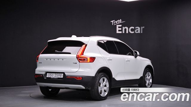 Volvo XC40 T4 Momentum 2019 — фото 2