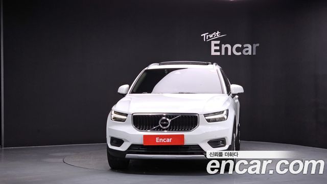 Volvo XC40 T4 Momentum 2019 — фото 3