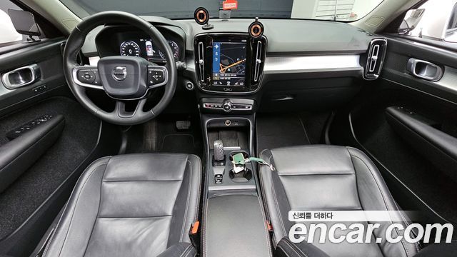 Volvo XC40 T4 Momentum 2019 — фото 7