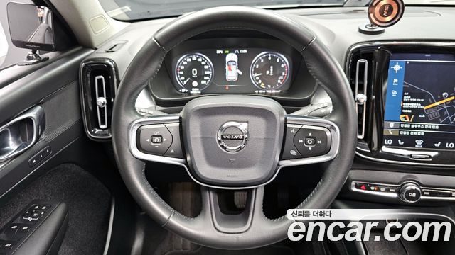 Volvo XC40 T4 Momentum 2019 — фото 13