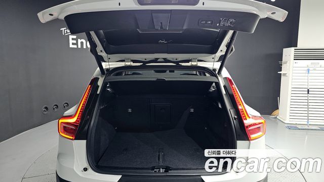 Volvo XC40 T4 Momentum 2019 — фото 20