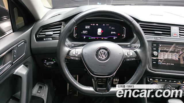 Volkswagen Tiguan Allspace 2.0 TDI Prestige 2020 — фото 13