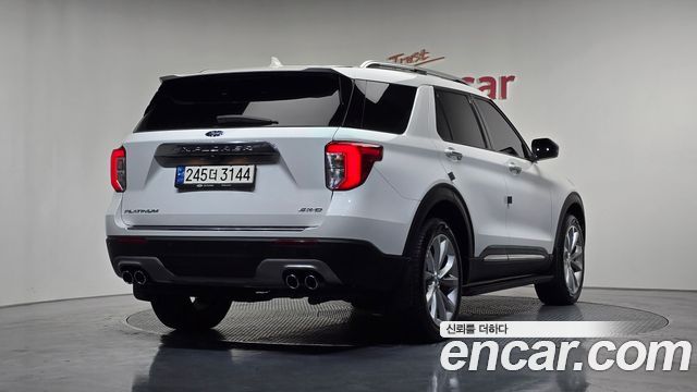 Ford Explorer (VI) 3.0 Platinum 4WD 2023 — фото 2