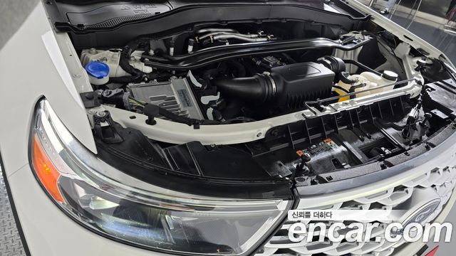Ford Explorer (VI) 3.0 Platinum 4WD 2023 — фото 6