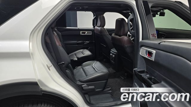 Ford Explorer (VI) 3.0 Platinum 4WD 2023 — фото 12