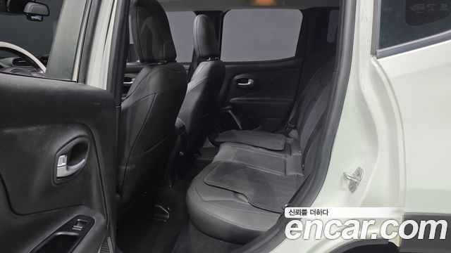Jeep Renegade 2.4 Limited 2019 — фото 12