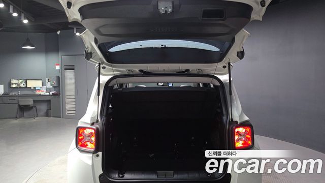 Jeep Renegade 2.4 Limited 2019 — фото 20