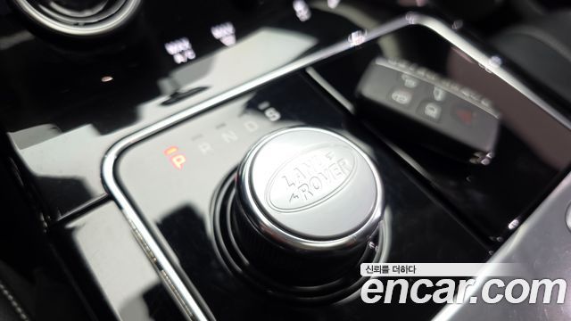 Land Rover Range Rover Velar 2.0 D240 SE 2019 — фото 9