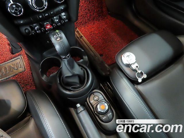 MINI Cooper D Mid 3rd 2018 — фото 23