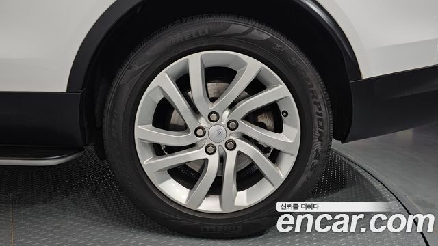 Land Rover Discovery 5 3.0 TD6 HSE 2017 — фото 5