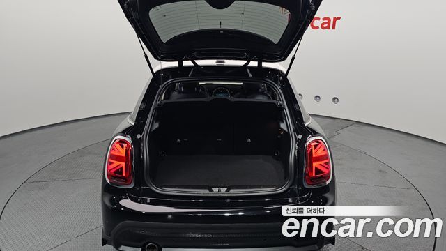 MINI Cooper 5Door Classic Third Generation 2022 — фото 20