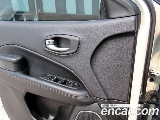Jeep Compass (II) 2.4 Limitied AWD 2019 — фото 15