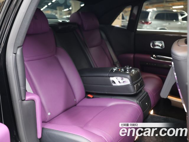 Rolls-Royce Ghost 6.6 V12 Black badge 2020 — фото 10