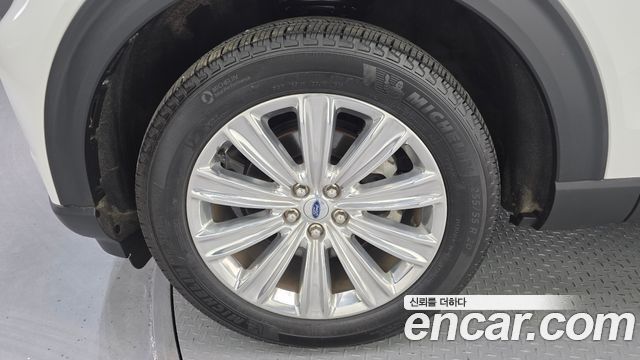 Ford Explorer (VI) 2.3 LimIted 4WD 2023 — фото 5