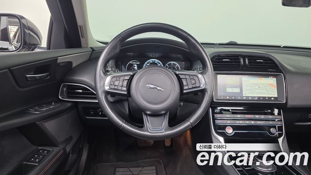 Jaguar XE 20d Prestige 2018 — фото 13