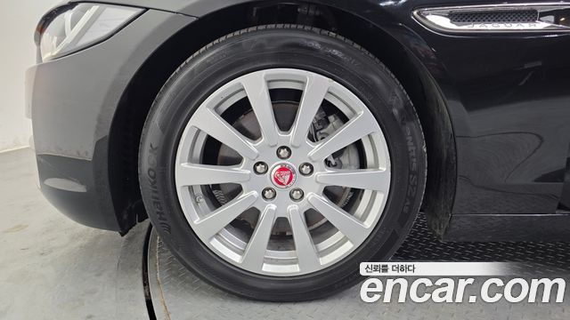 Jaguar XE 20d Prestige 2018 — фото 21