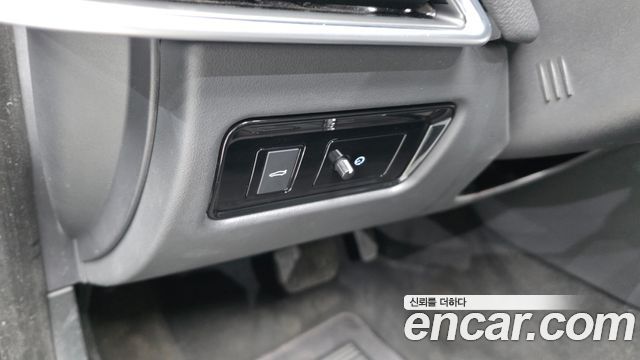 Jaguar XE 20d Prestige 2018 — фото 29