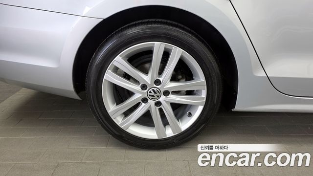 Volkswagen Jetta 2.0 TDI BlueMotion Premium 6th 2016 — фото 5