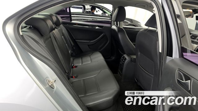 Volkswagen Jetta 2.0 TDI BlueMotion Premium 6th 2016 — фото 15