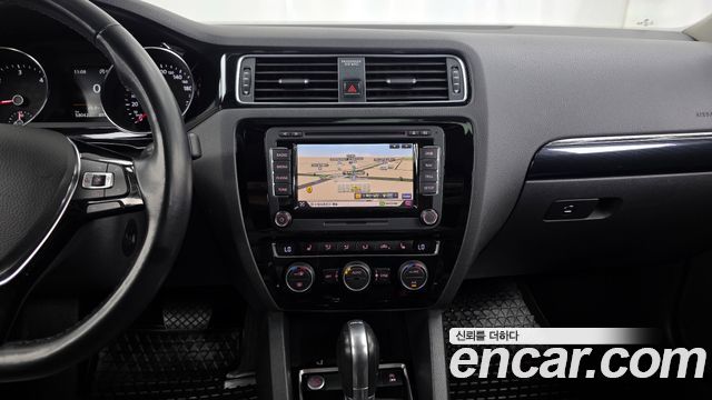 Volkswagen Jetta 2.0 TDI BlueMotion Premium 6th 2016 — фото 17