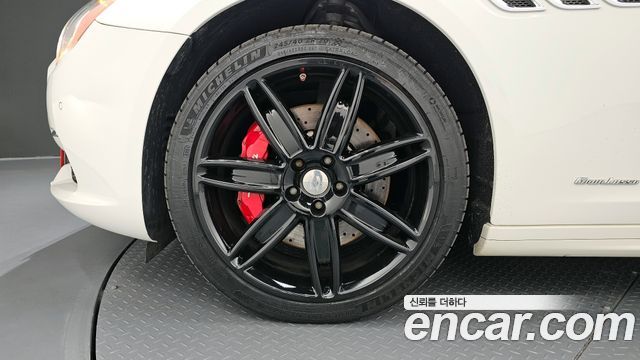Maserati Quattroporte 3.0 Diesel Granlusso 2017 — фото 5