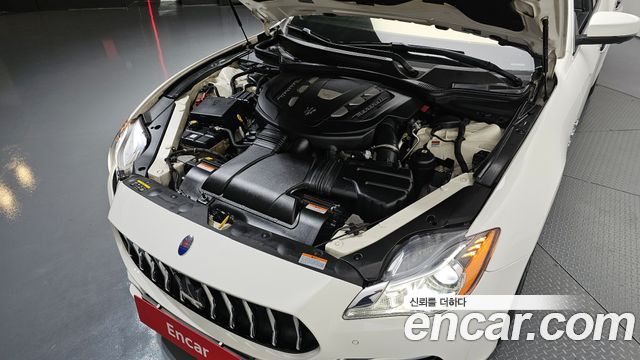 Maserati Quattroporte 3.0 Diesel Granlusso 2017 — фото 6